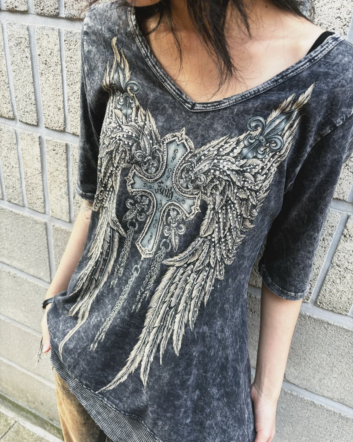 큐빅 디테일 언발란스 티셔츠 상품이미지3