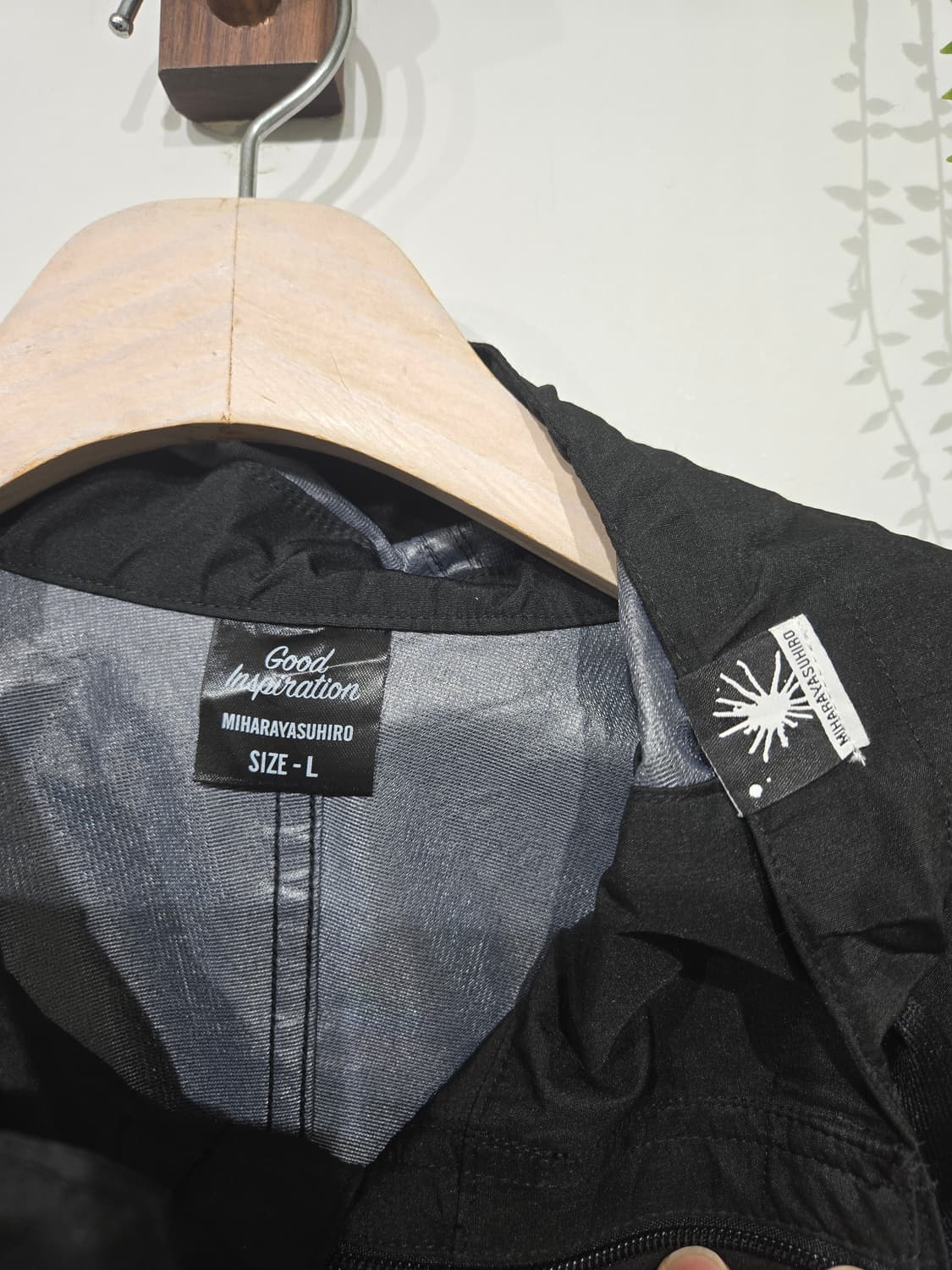 미하라 야스히로 블랙 후드 자켓 gu 상품이미지5