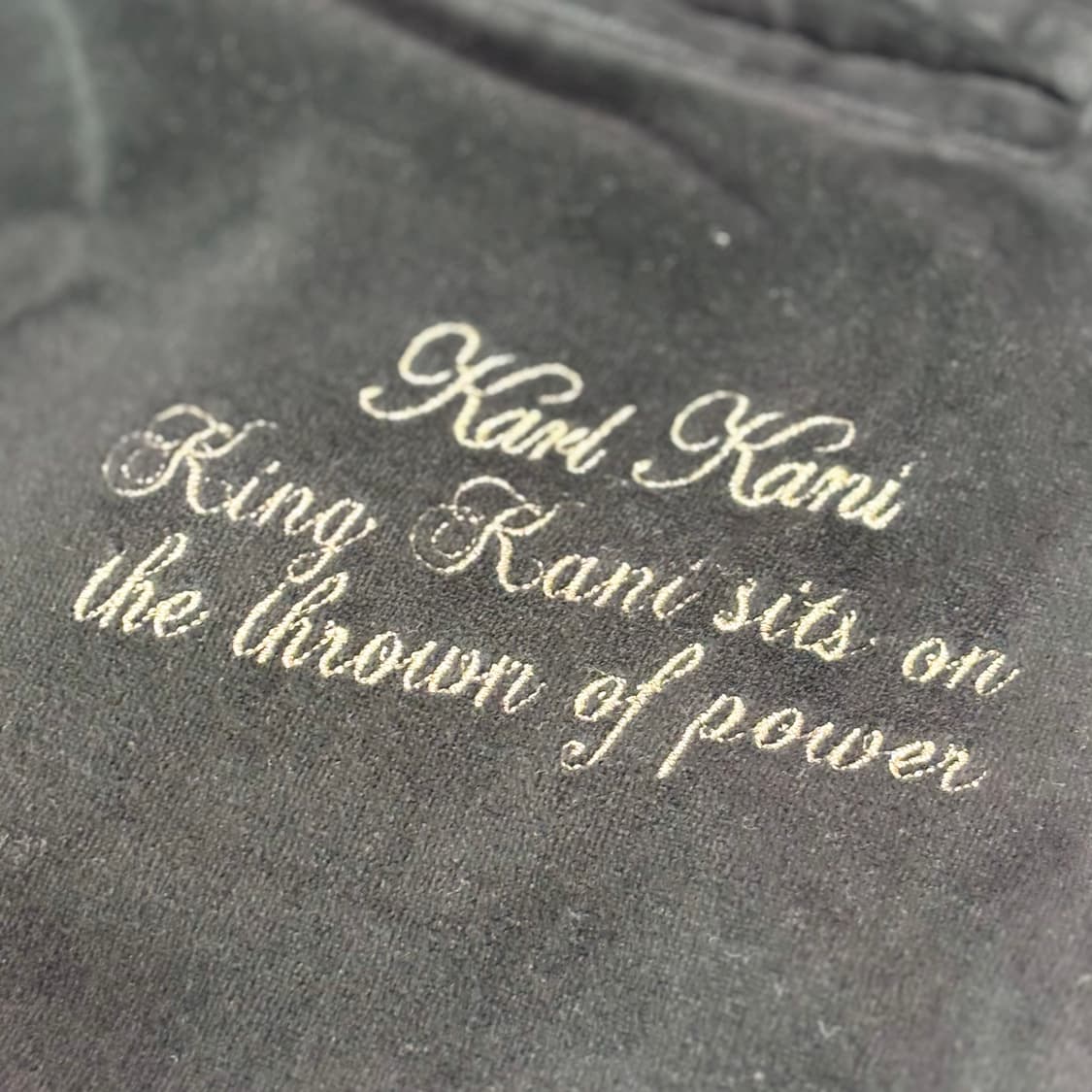 칼카니 시그니처 골드 자수 벨루어 조거 팬츠 상품이미지6