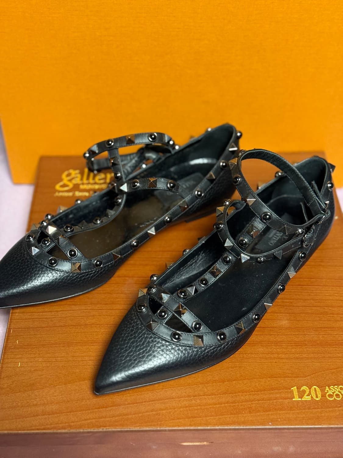 발렌티노 락스터드 플랫슈즈 상품이미지2