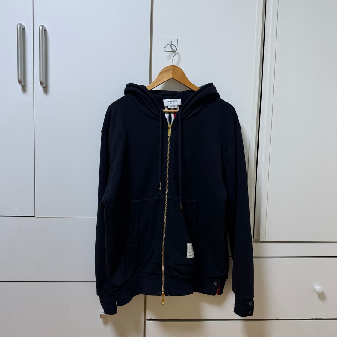 A / 4 (105) 톰브라운 백삼선 후드집업 네이비 상품이미지3