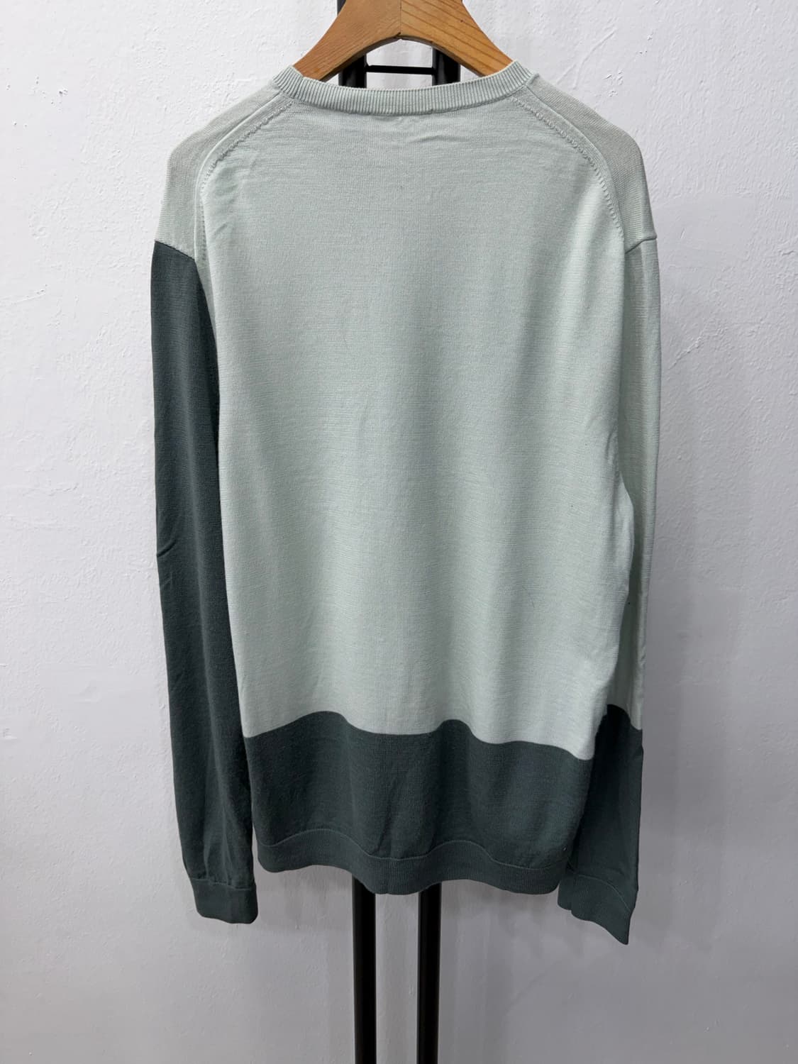 정품) COS 코스 남성 투톤 배색 니트 M 상품이미지4