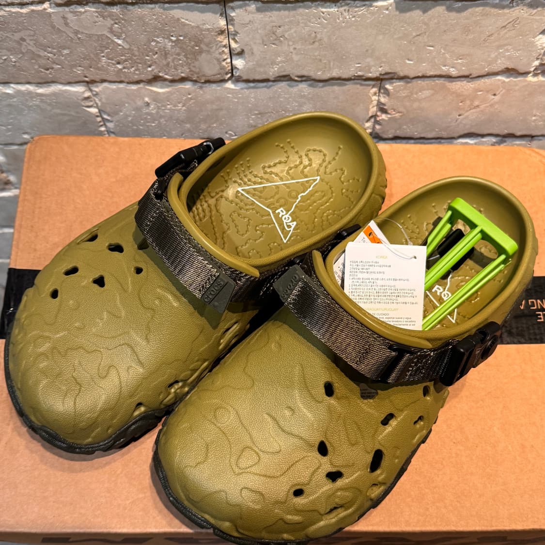 [250] 크록스 x 로아 하이킹 아틀라스 클로그 알로에 멀티 상품이미지1