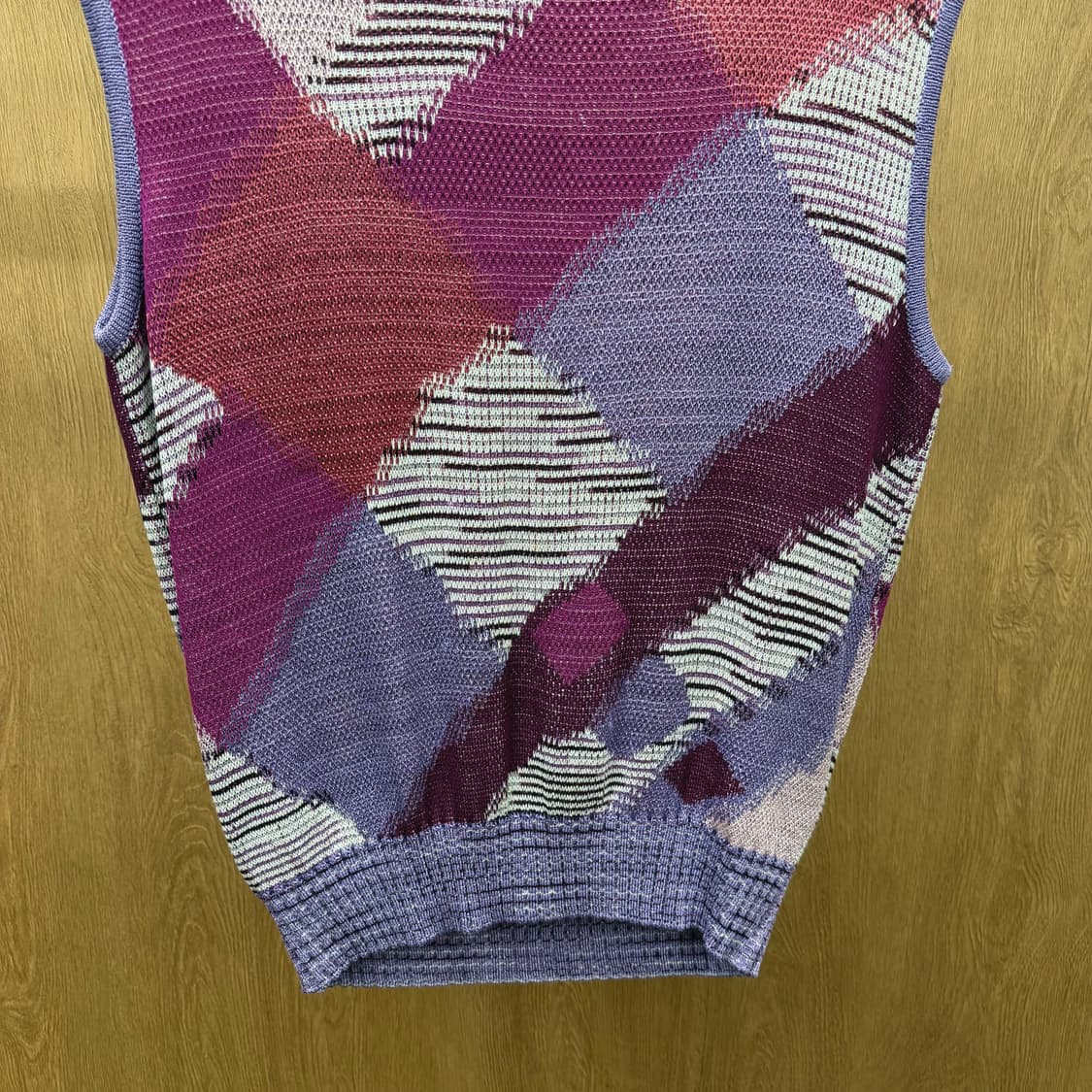 미쏘니 스포츠 라운드넥 니트 베스트 패치워크 자가드 텍스처 디테일 퍼플 상품이미지5