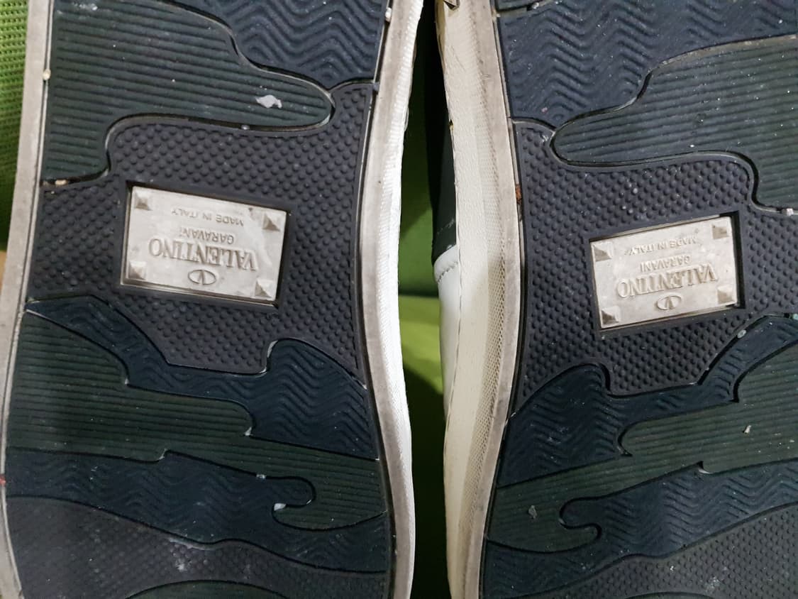 발렌티노 가라바니 락스터드 스니커즈  상품이미지6