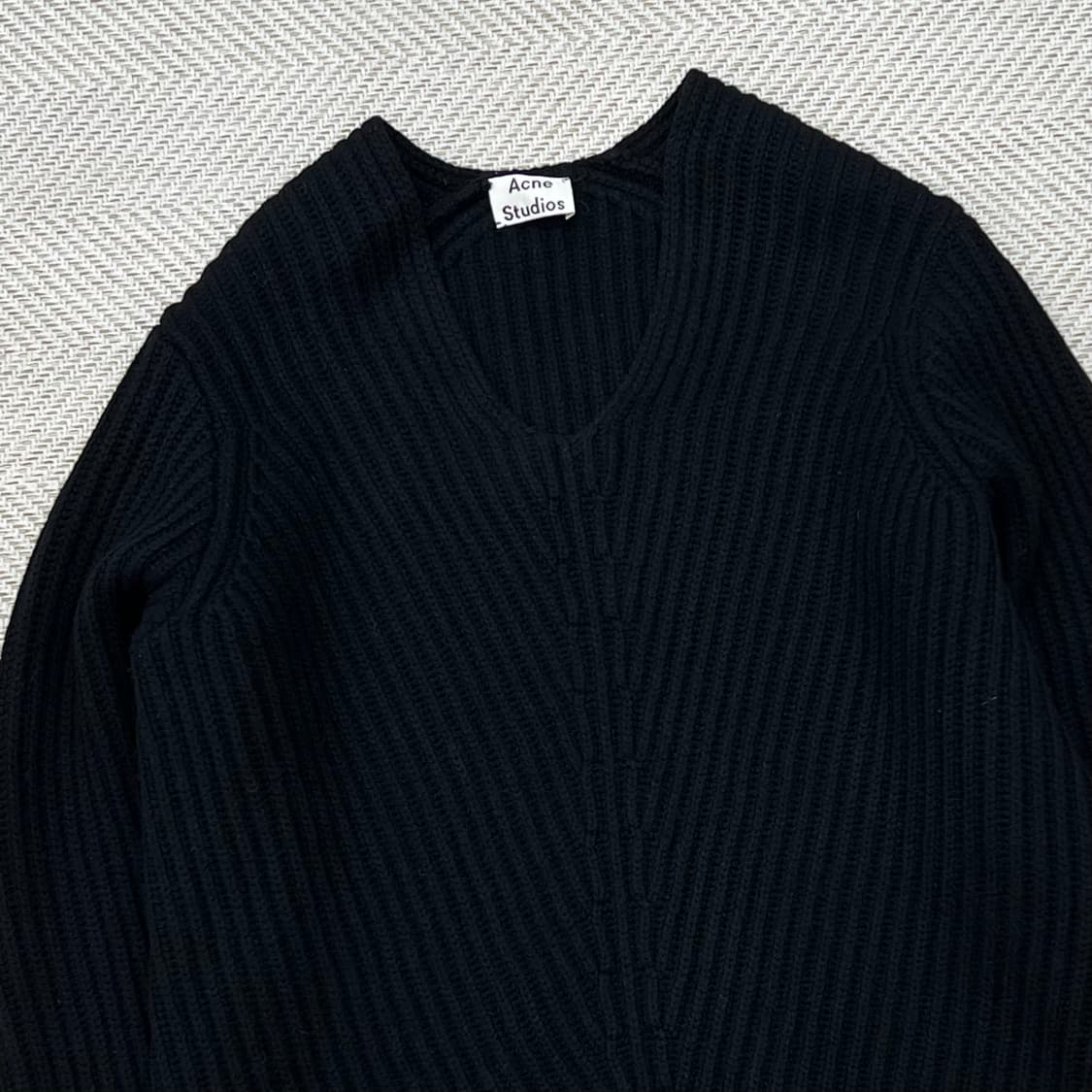 아크네스튜디오 브이넥 니트 r2587 상품이미지3