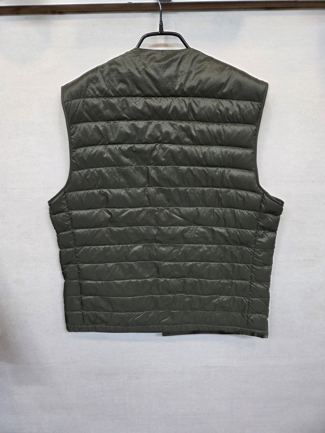 유니클로 경량패딩 조끼 L 카키  상품이미지2