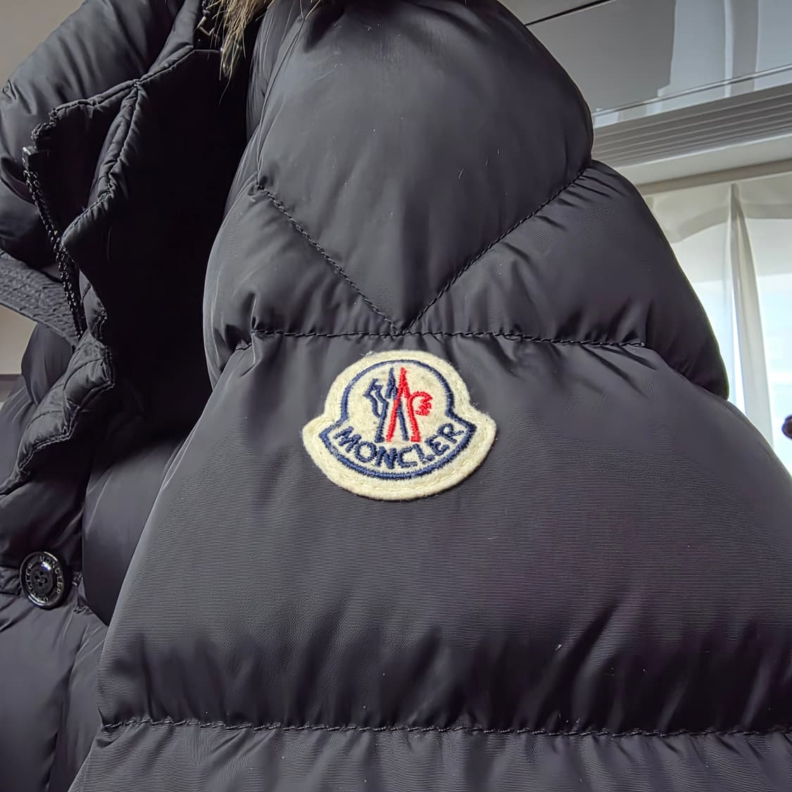 {클로젯}[3][여분단추,삼각택 구성]몽클레어 클루니 롱 다운 패딩 자켓 상품이미지2