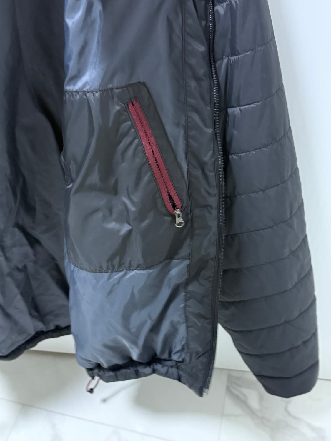 칼하트 경량패딩 블랙 L사이즈 상품이미지4