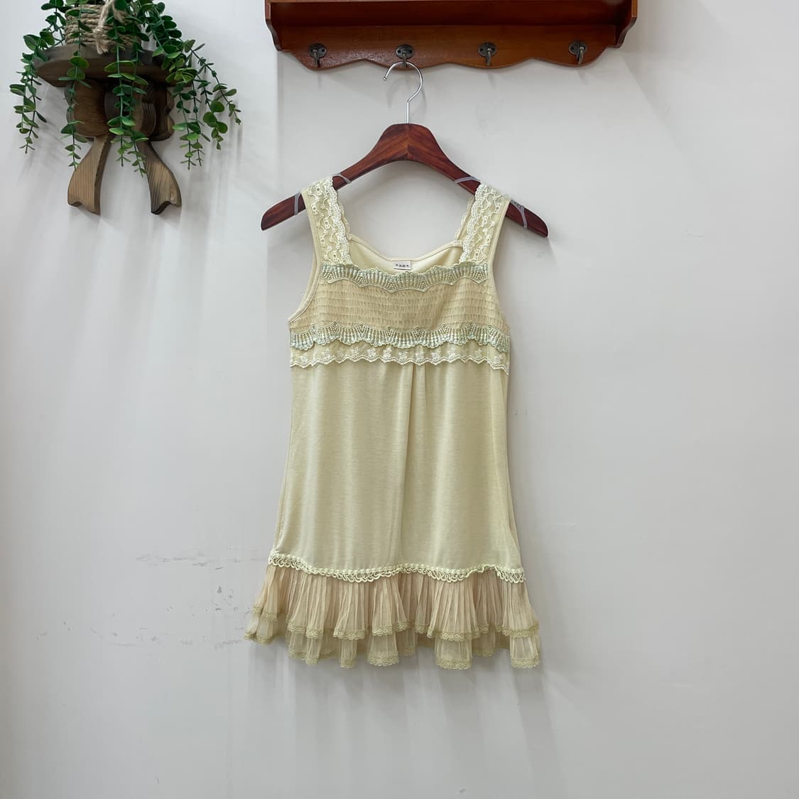 엑시즈참 레이스 쉬폰 디테일 슬리브리스 상품이미지1