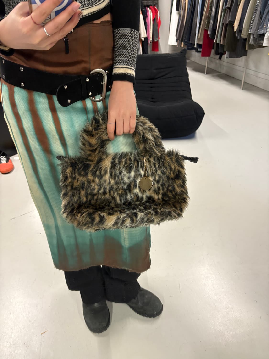 Y‘SACCS faux fur hand bag -5 (room) 상품이미지1