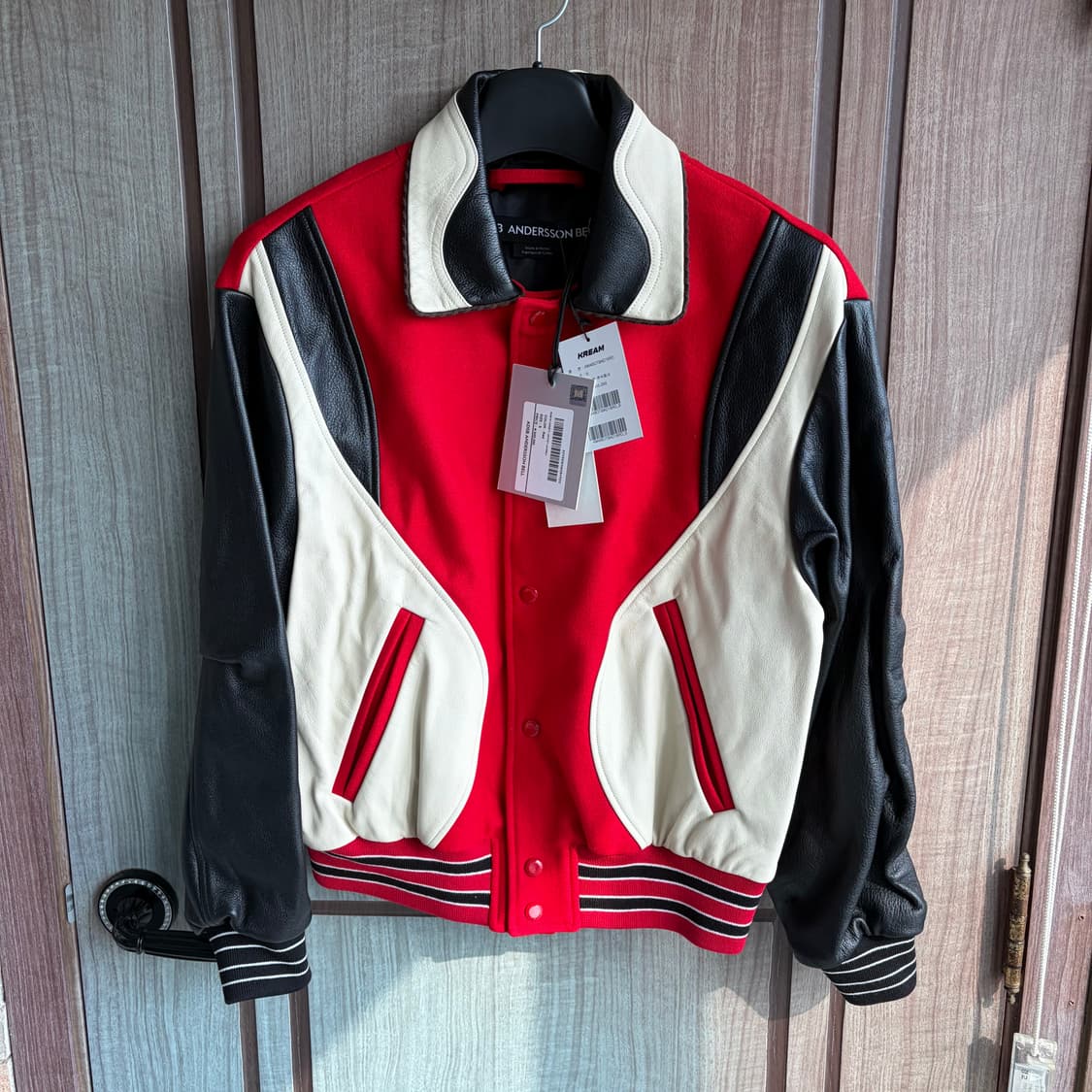 새상품(S)앤더슨벨 로빈 바시티 자켓 레드 상품이미지1