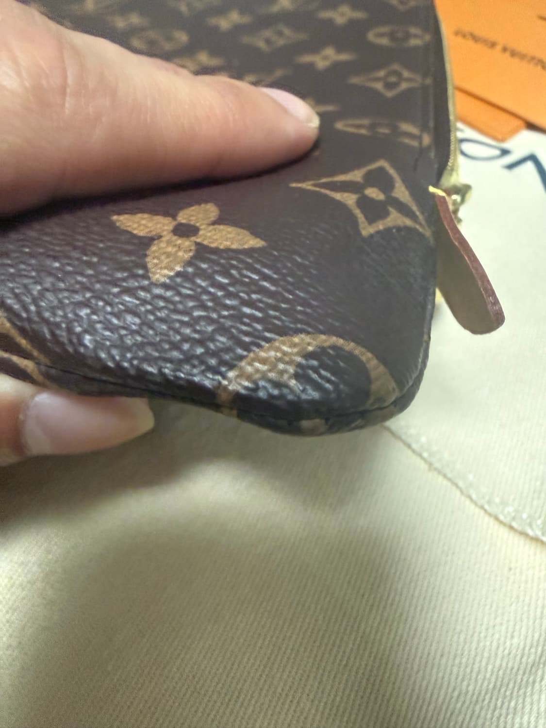 루이비통 에튀보야주 MM 클러치 완전 풀구성 상태굳 판매합니다 상품이미지4
