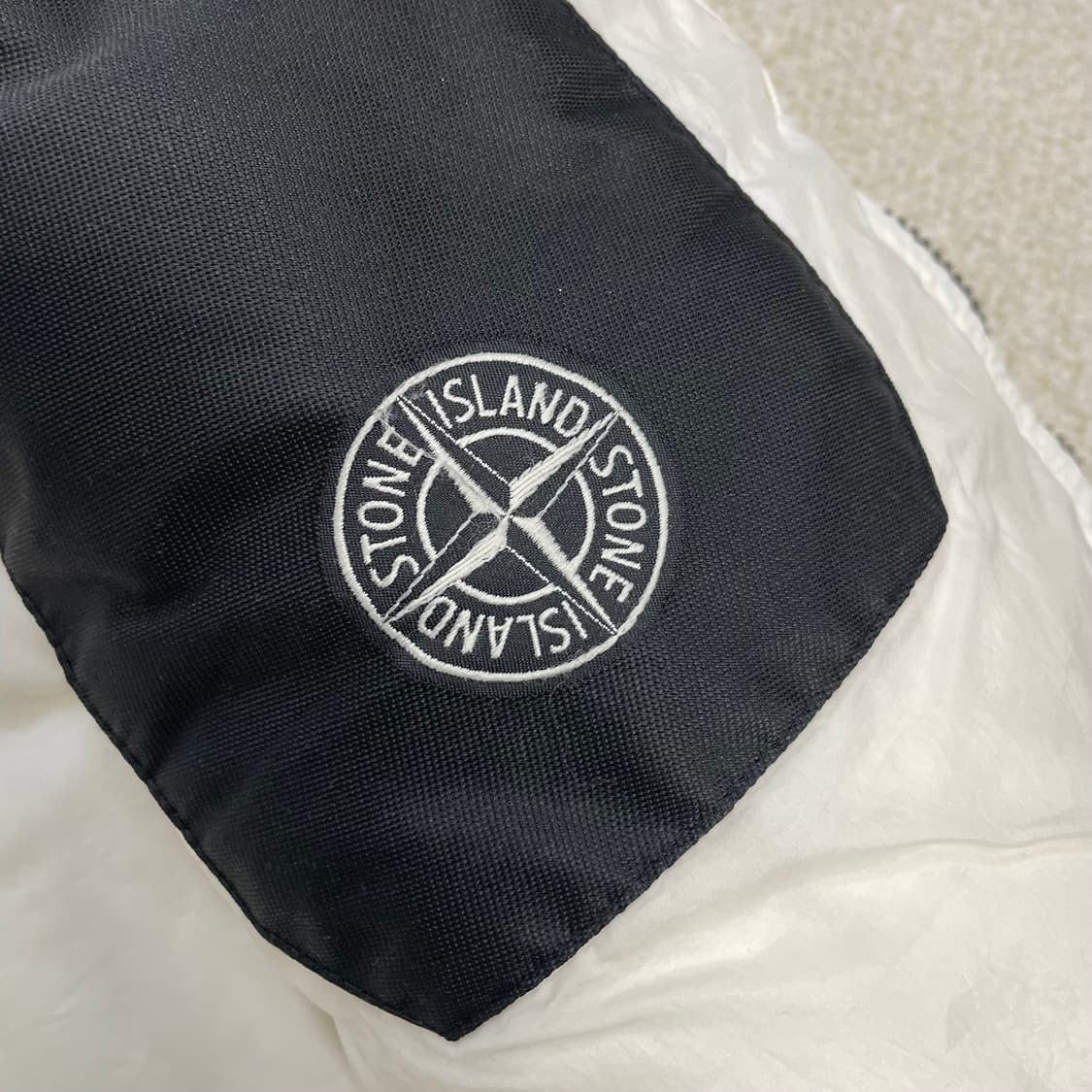 스톤아일랜드 18fw 크링클랩스 다운 패딩 크림 화이트 상품이미지6