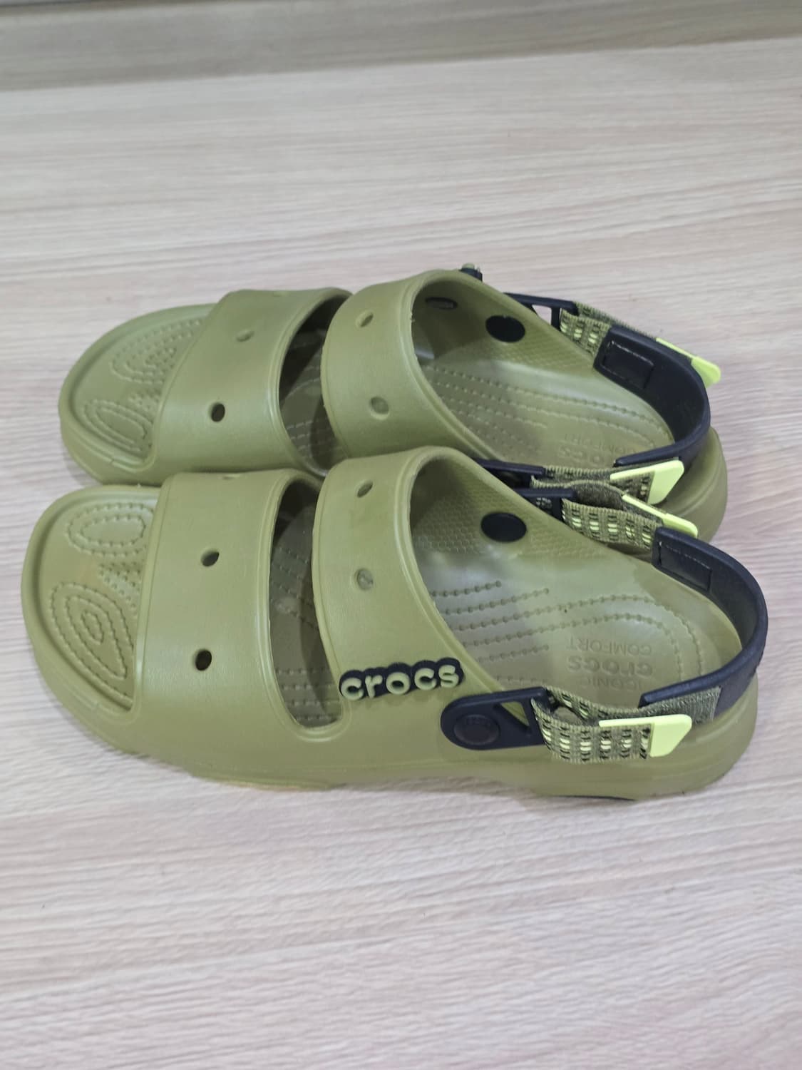 (새)크록스 CROCS 스트랩 샌들 (카키) 상품이미지2