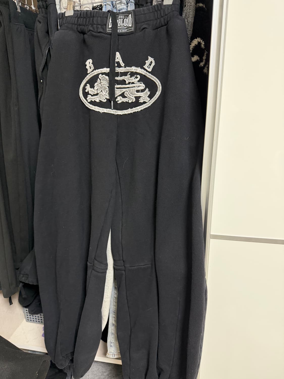 배드블러드 xxs 트레이닝 바지 상품이미지3