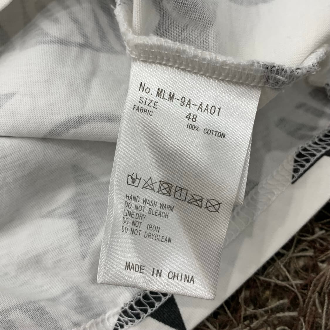 48 마크앤로나 해골 패턴 브이넥 반팔 티셔츠 상품이미지5
