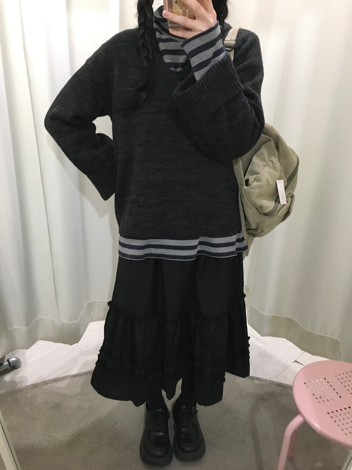 챠콜 보카시 브이넥 니트 상품이미지5