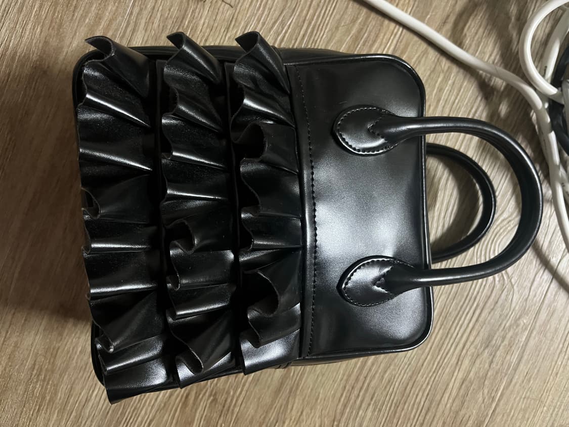 꼼데가르송 프릴백 상품이미지1