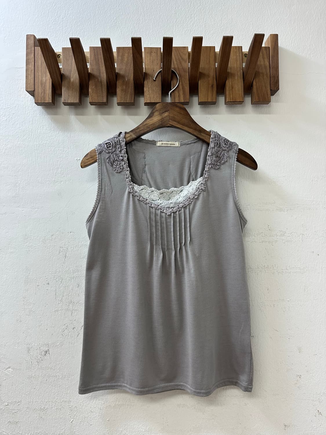 일본빈티지 Axes femme 엑시즈팜 레이스 핀턱 슬리브리스 탑 상품이미지1