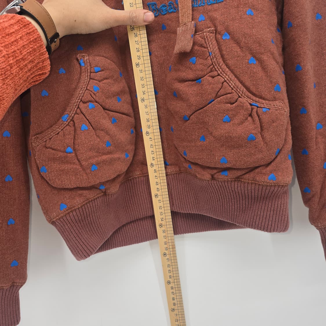 브라운 베이스에 블루 하트 패턴 후드집업 상품이미지8