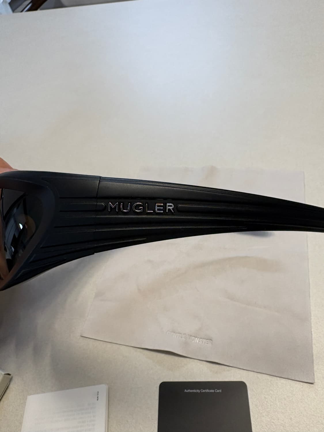 젠틀몬스터 x 뮈글러 스파이럴 02 M01 블랙 그레이 상품이미지5