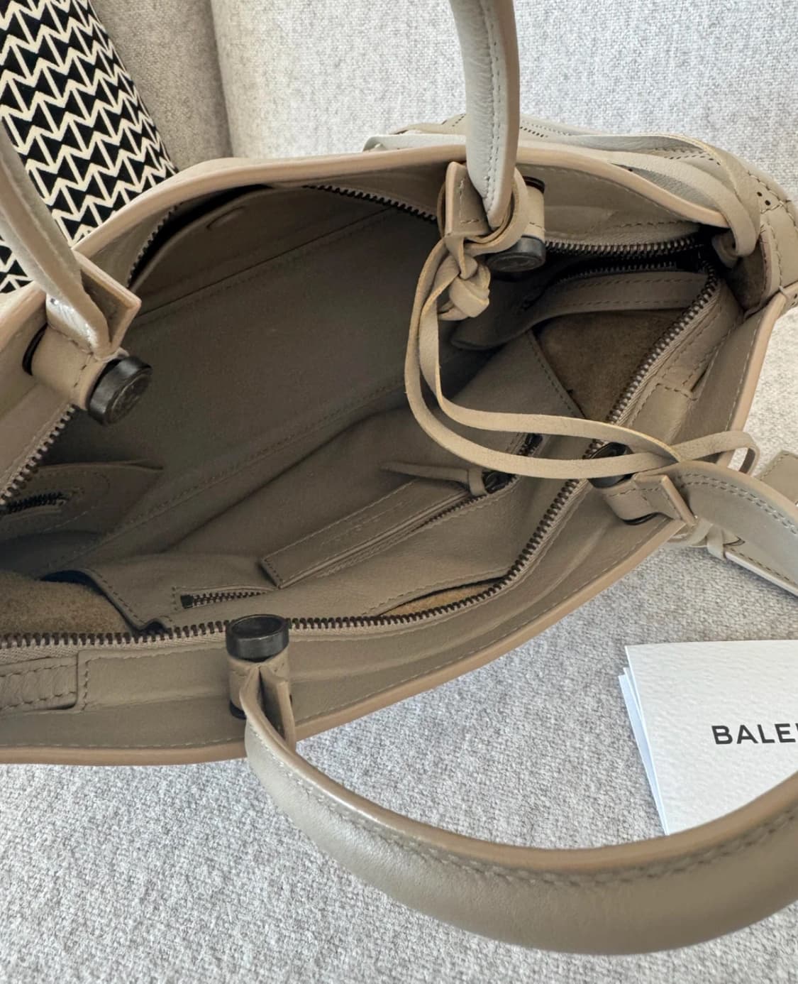 발렌시아가 모터백 스몰 상품이미지3