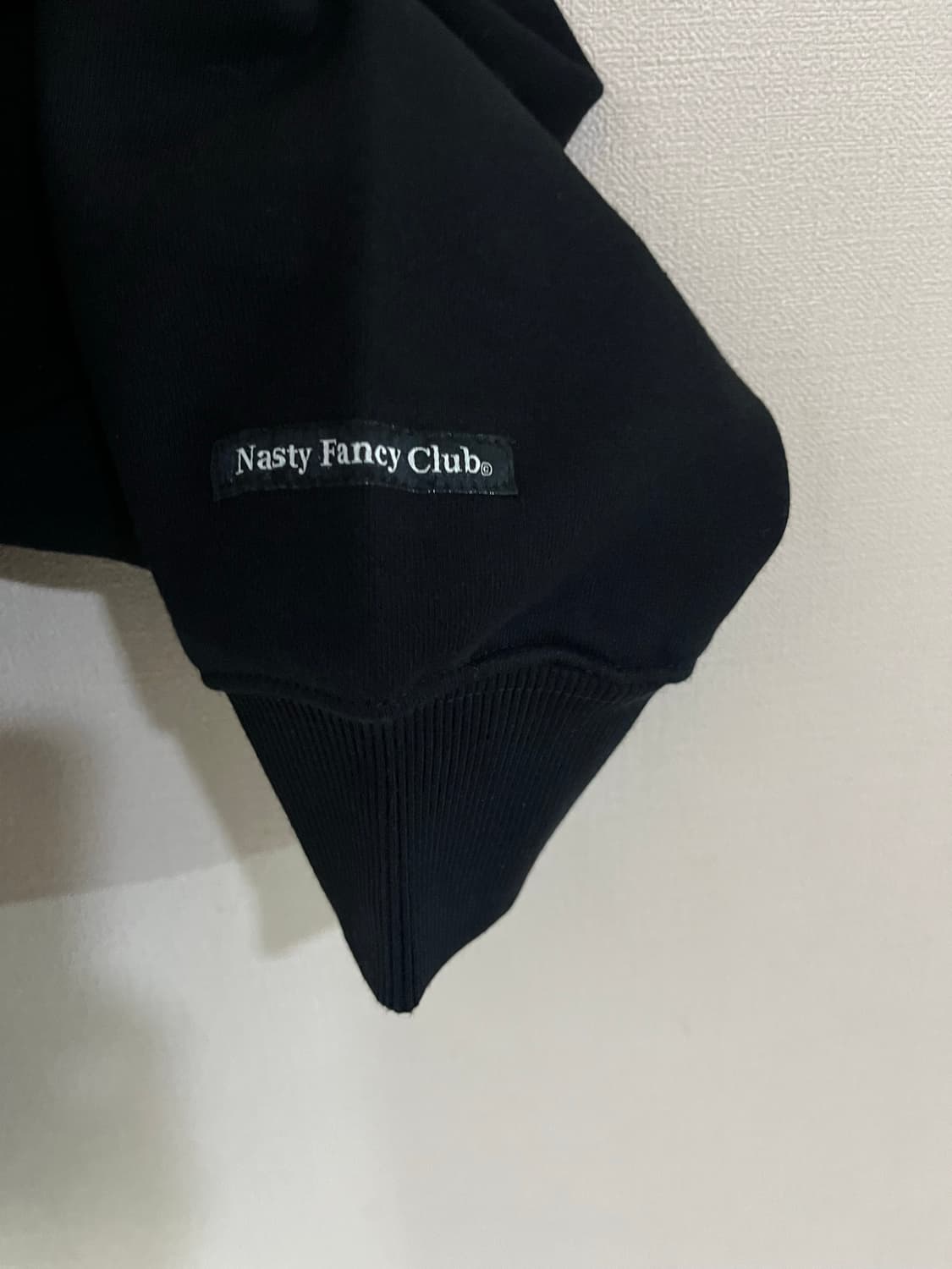 팬시클럽 블랙기모맨투맨 상품이미지4