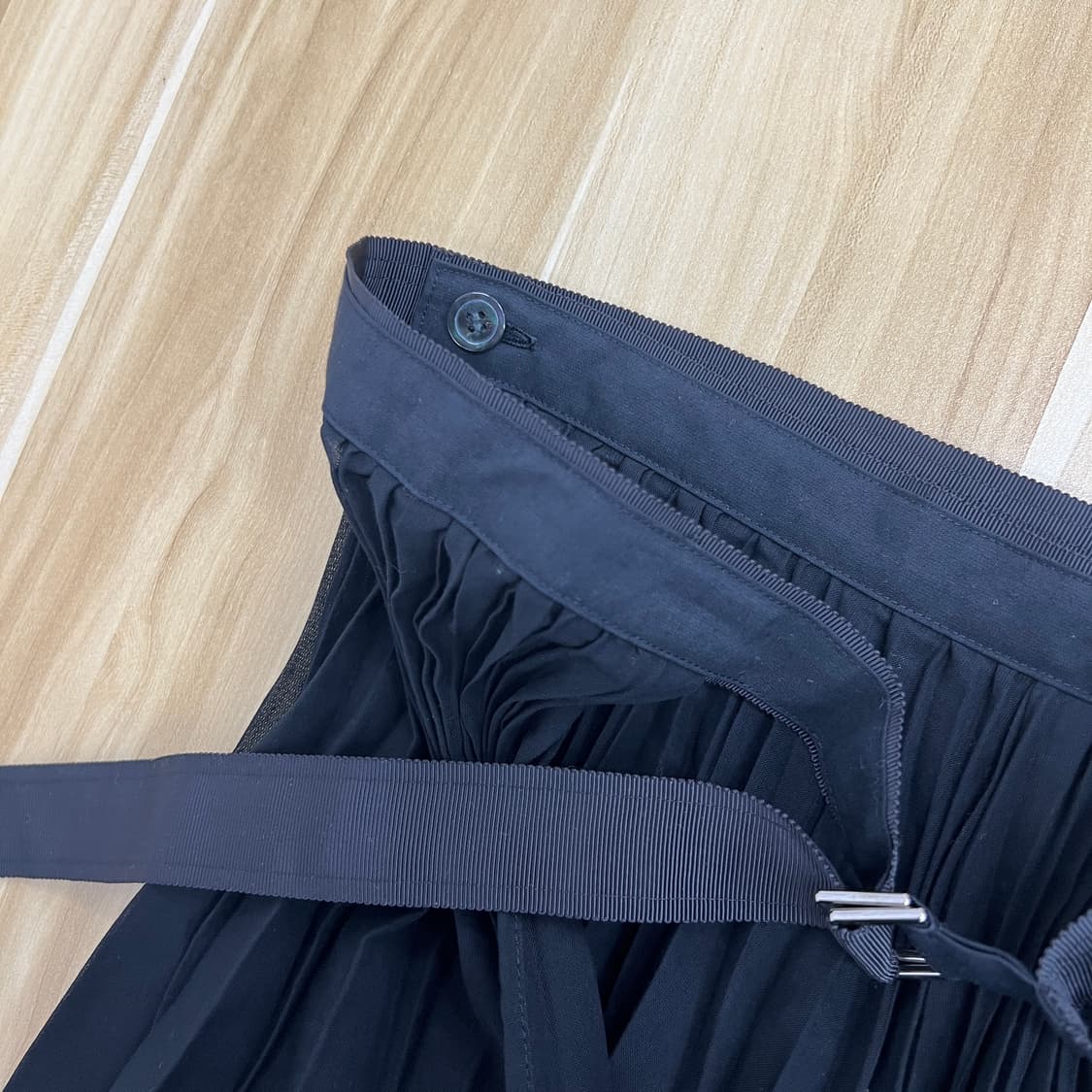 19AW sacai 사카이 블랙 플리츠 미디 스커트  상품이미지7