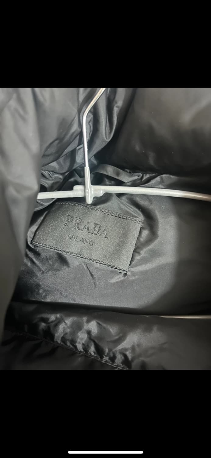 프라다 삼각 로고 패딩 남성 46 상품이미지6