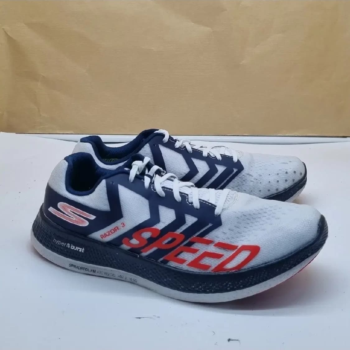 스케쳐스 고런  레이저3 스피드 런닝화 260. 상품이미지1