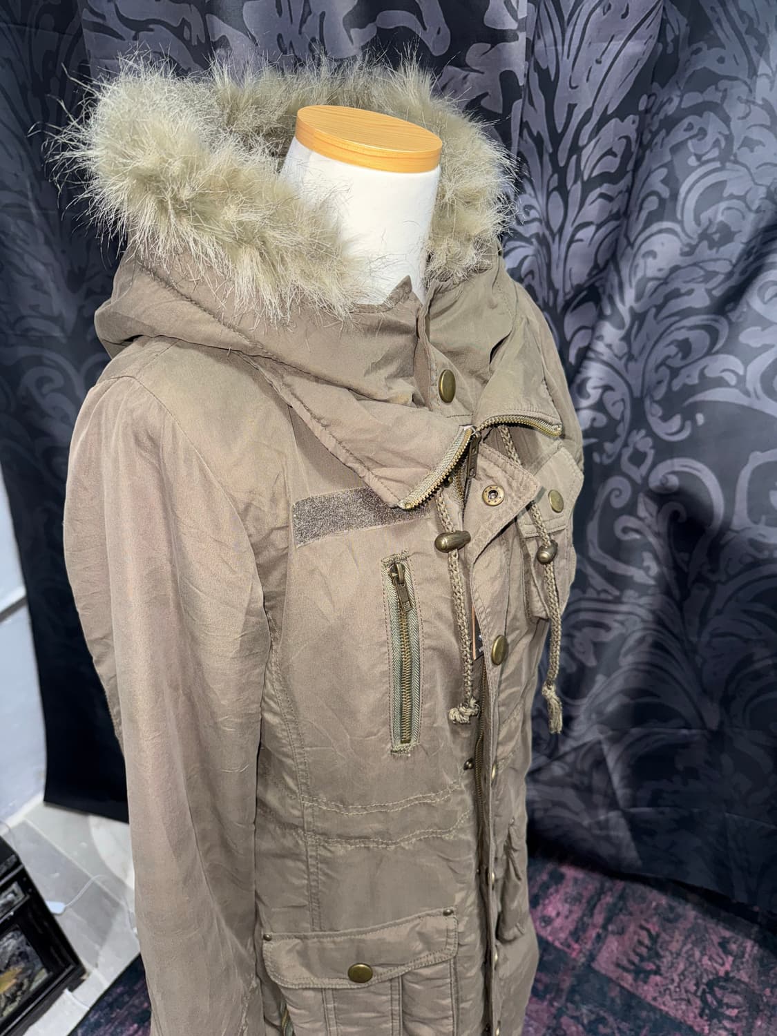 스트링 버클넥 퍼 후드 롱 야상 상품이미지3