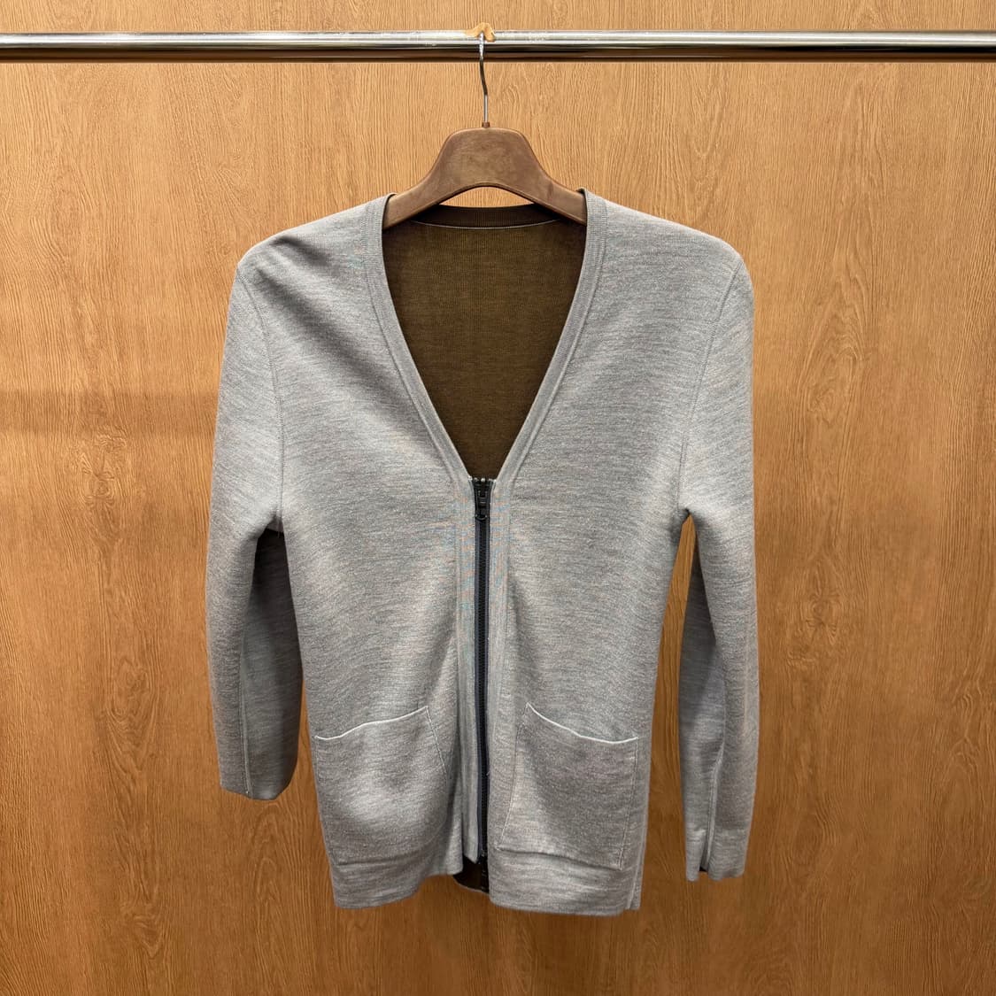 조셉 리버시블 니트 집업 가디건 배색 스티치 라인 디테일 카키 그레이 상품이미지6