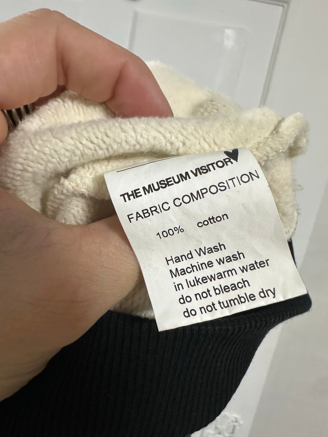 더뮤지엄비지터 스프레이드 후드티 상품이미지4