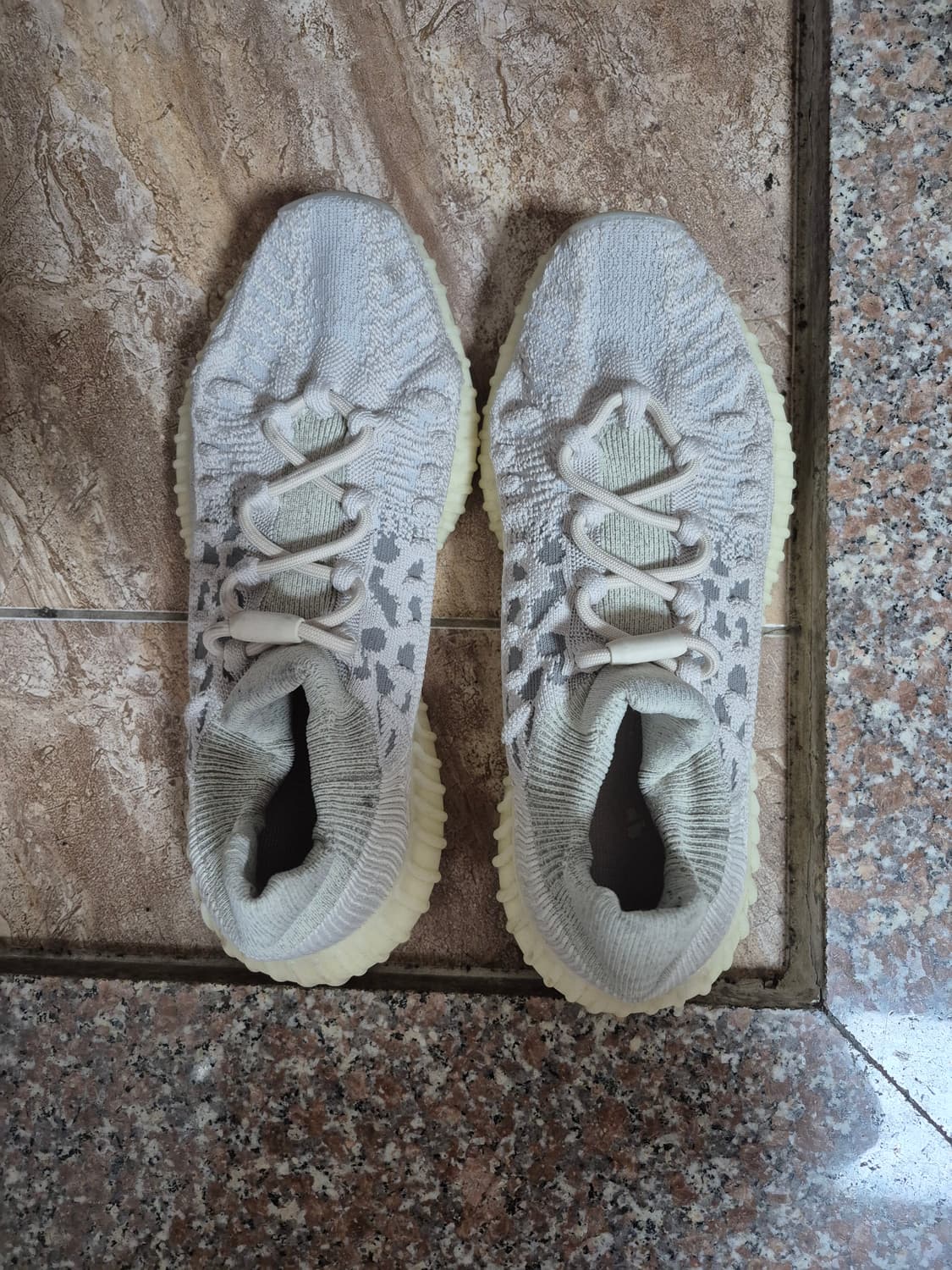 이지부스트 350v2 280 화이트 상품이미지2