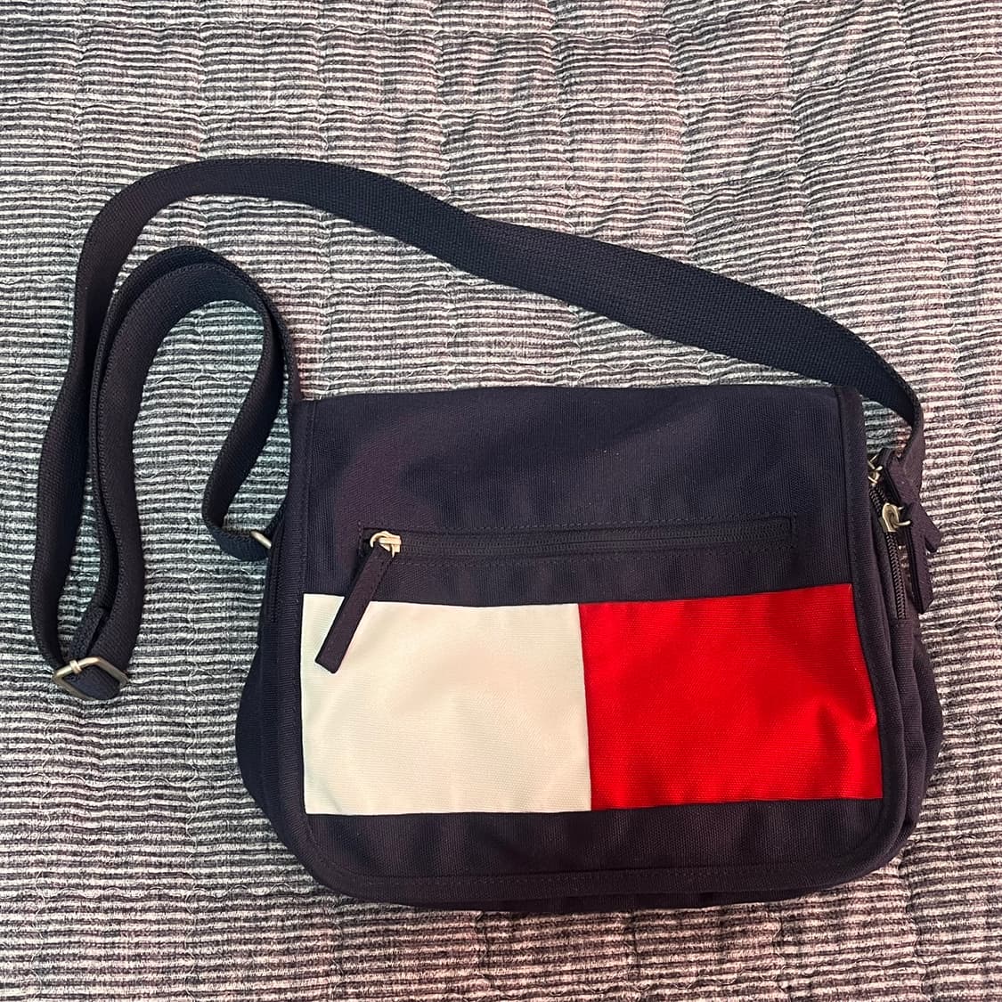 타미힐피거 타미진스 크로스백 상품이미지1