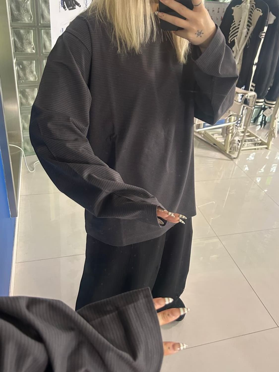 NECK LONG T-SH 크루넥 긴 티셔츠 상품이미지2