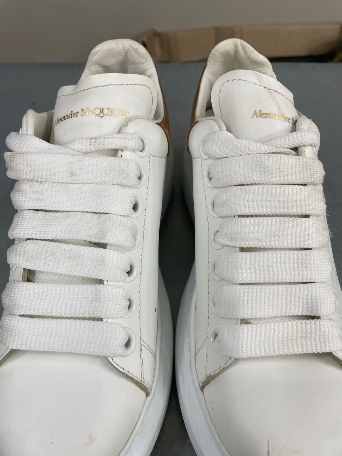 알렉산더 맥퀸 오버솔 스니커즈 골드탭 36.5 상품이미지9