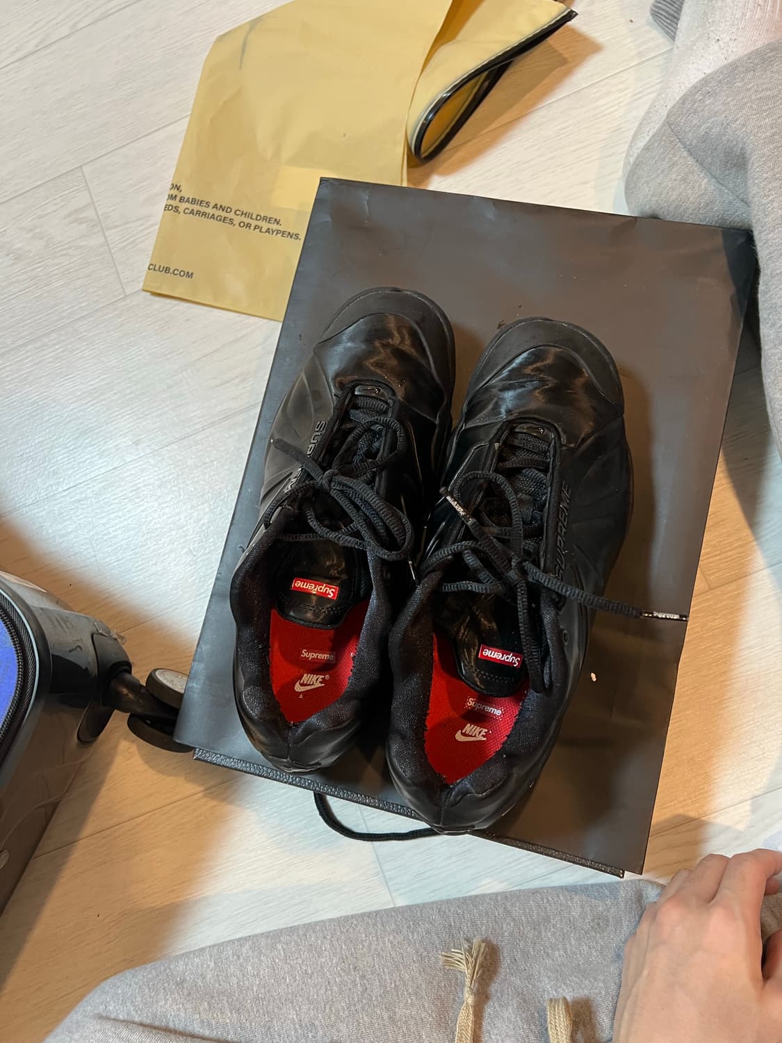 나이키 슈프림 에어 줌 코즈포짓 블랙 275 상품이미지2