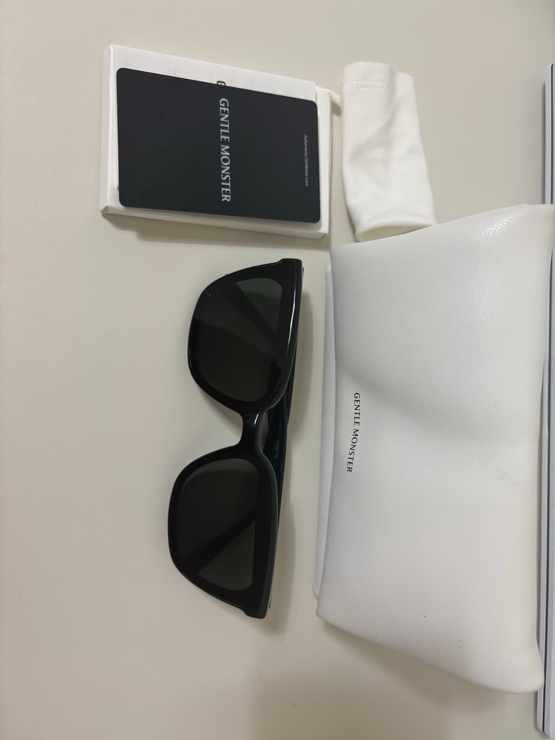 젠틀몬스터 몬도 01 판매해요 상품이미지1