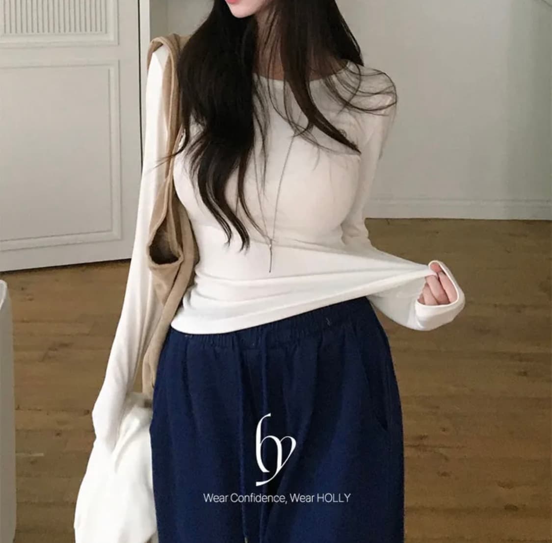 에이블리 홀리 블랙색상 made 베이직 슬림 긴팔티 상품이미지1