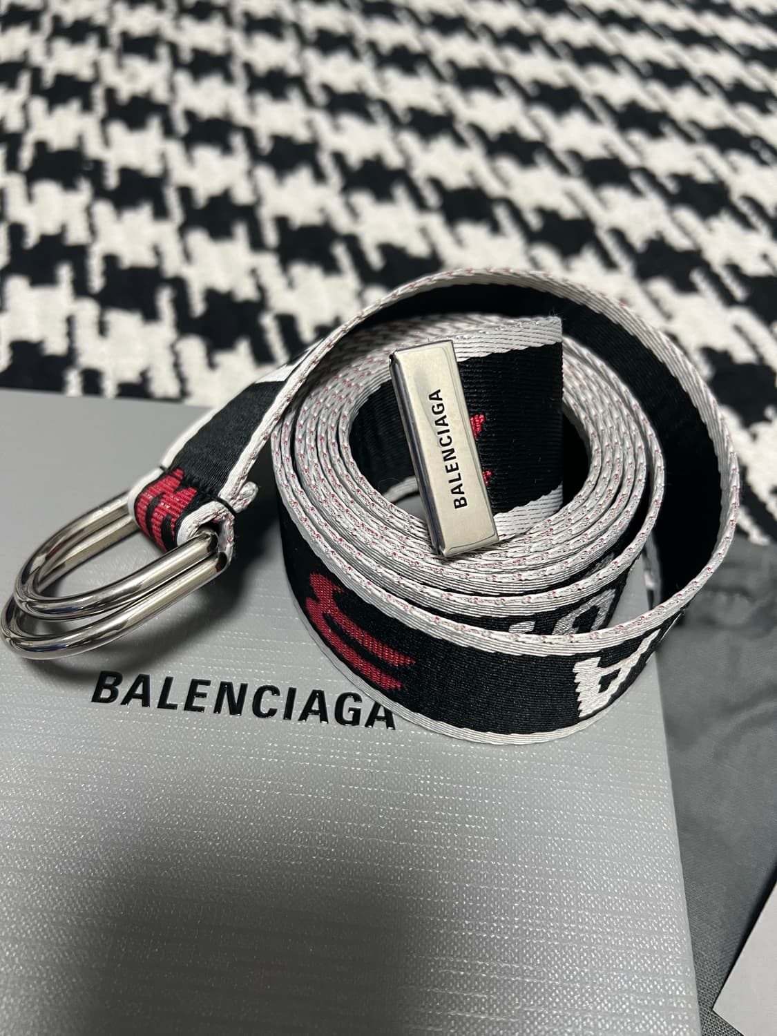 발렌시아가 D 링 벨트 그레이 레드 상품이미지3