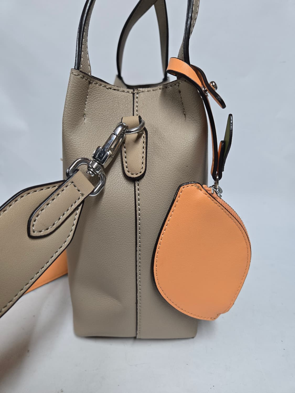 앤클라인 베이지 토트백 겸 크로스백 상품이미지3