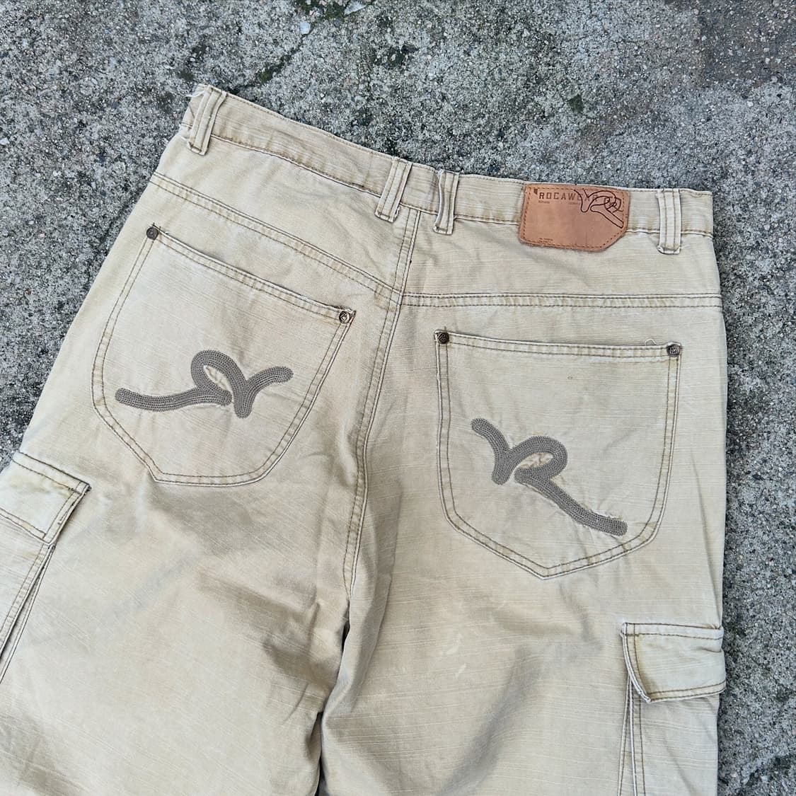 로카웨어 로고 백포켓 카고 팬츠  상품이미지2