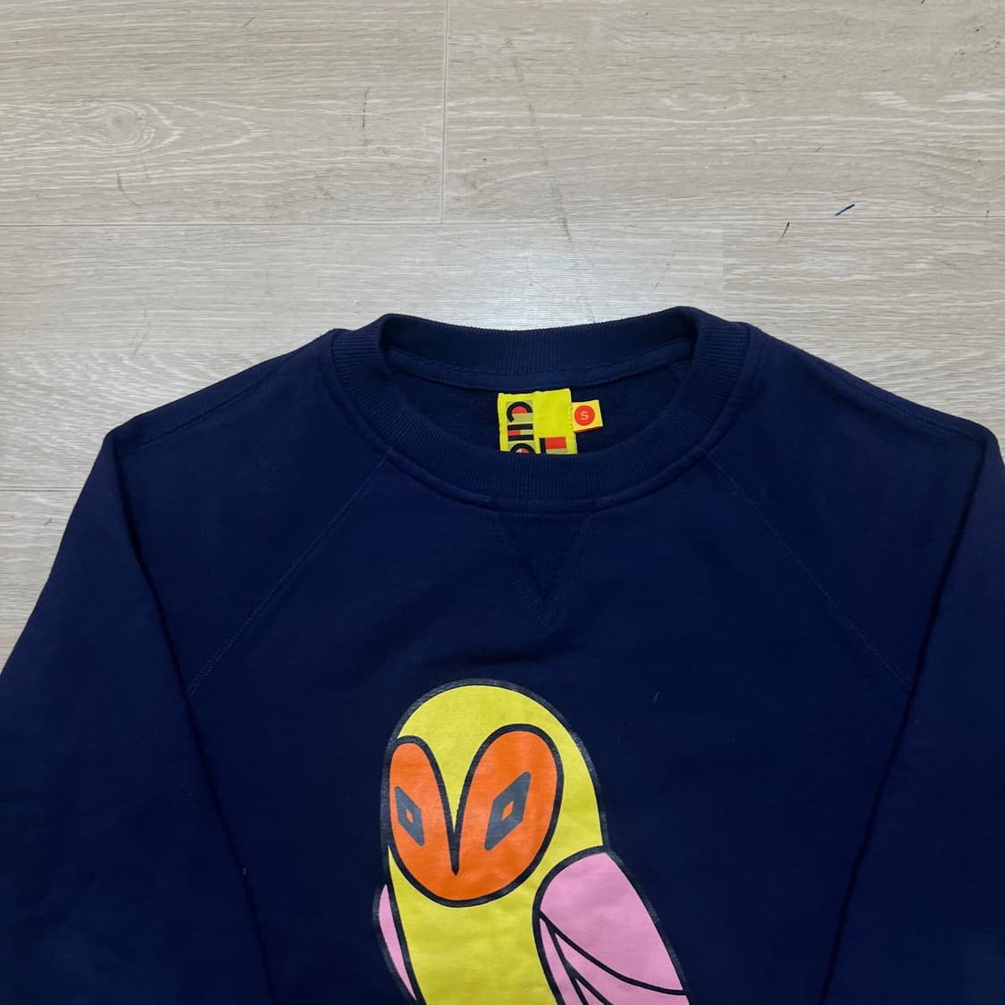 럭키슈에뜨 여성 빅프린팅 맨투맨 스웨트셔츠 [네이비] S/90 상품이미지2