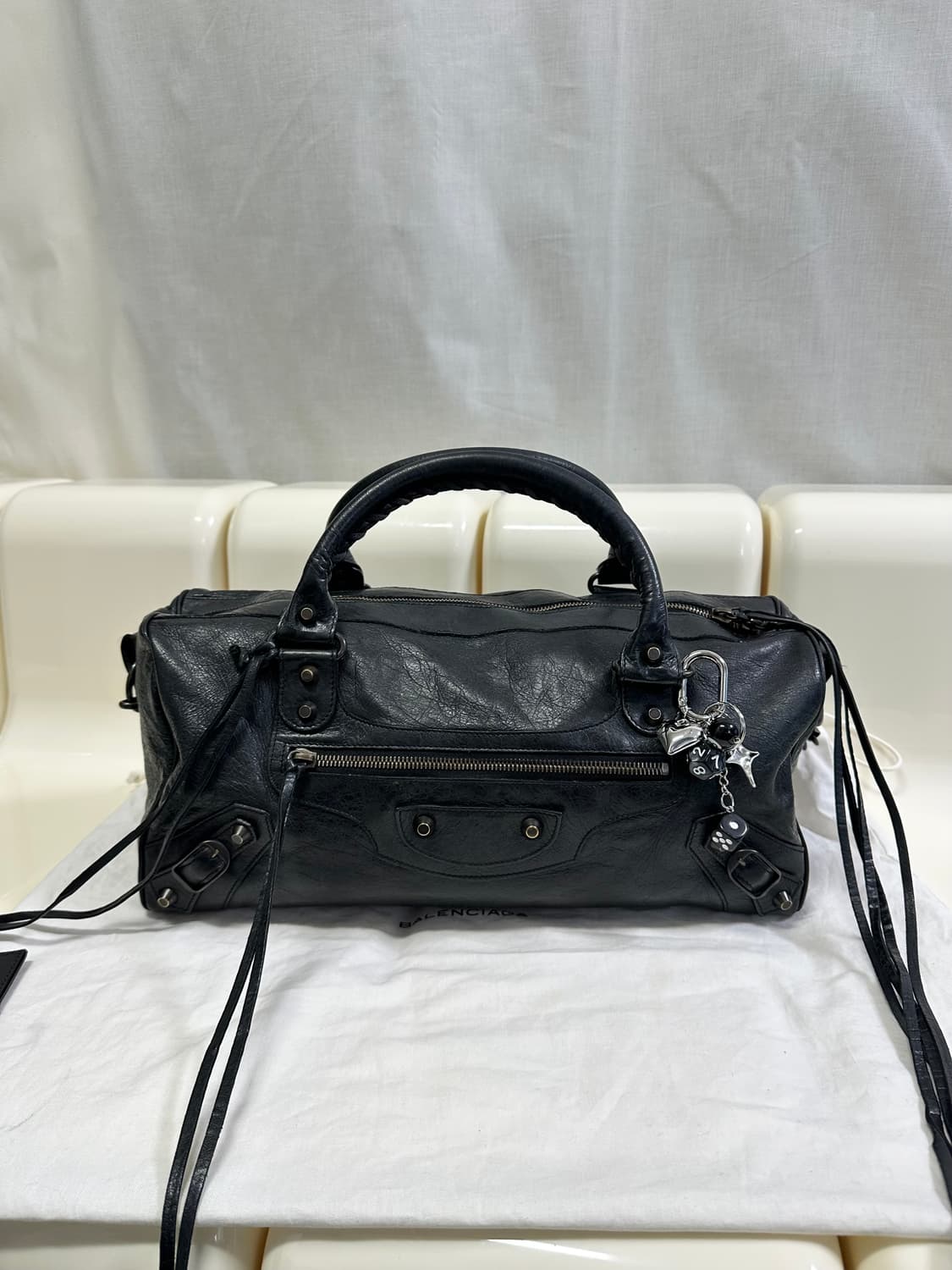[A 정품] 발렌시아가 시티 모터백 트위기 블랙 상품이미지5