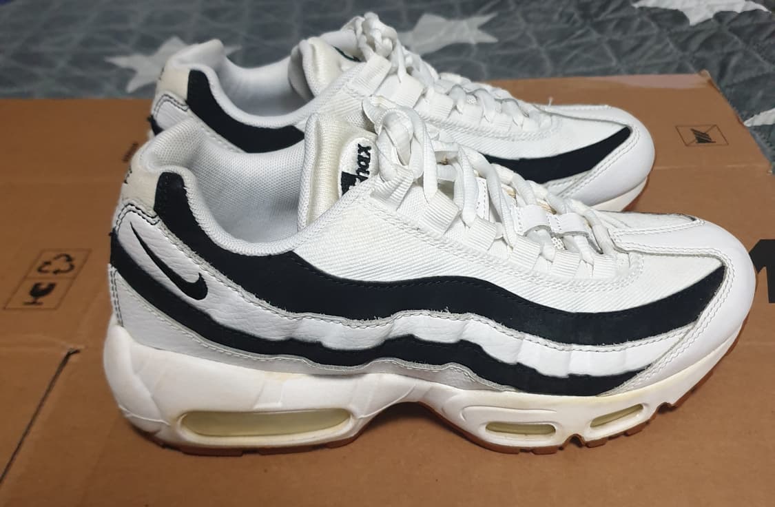 나이키 에어맥스95 유벤투스 2018 스니커즈 검횐 (245) 상품이미지2