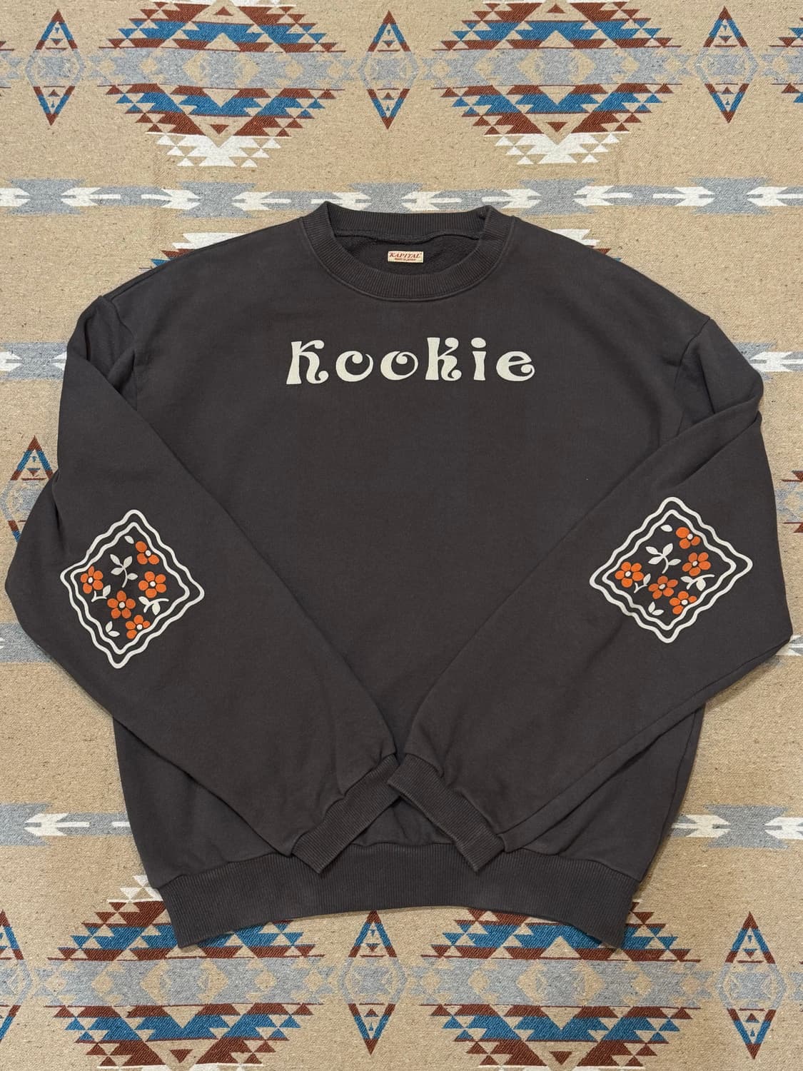 [4][XL] 캐피탈 30 크루 스웨트셔츠 쿠키 패치 잉크 블랙 상품이미지5