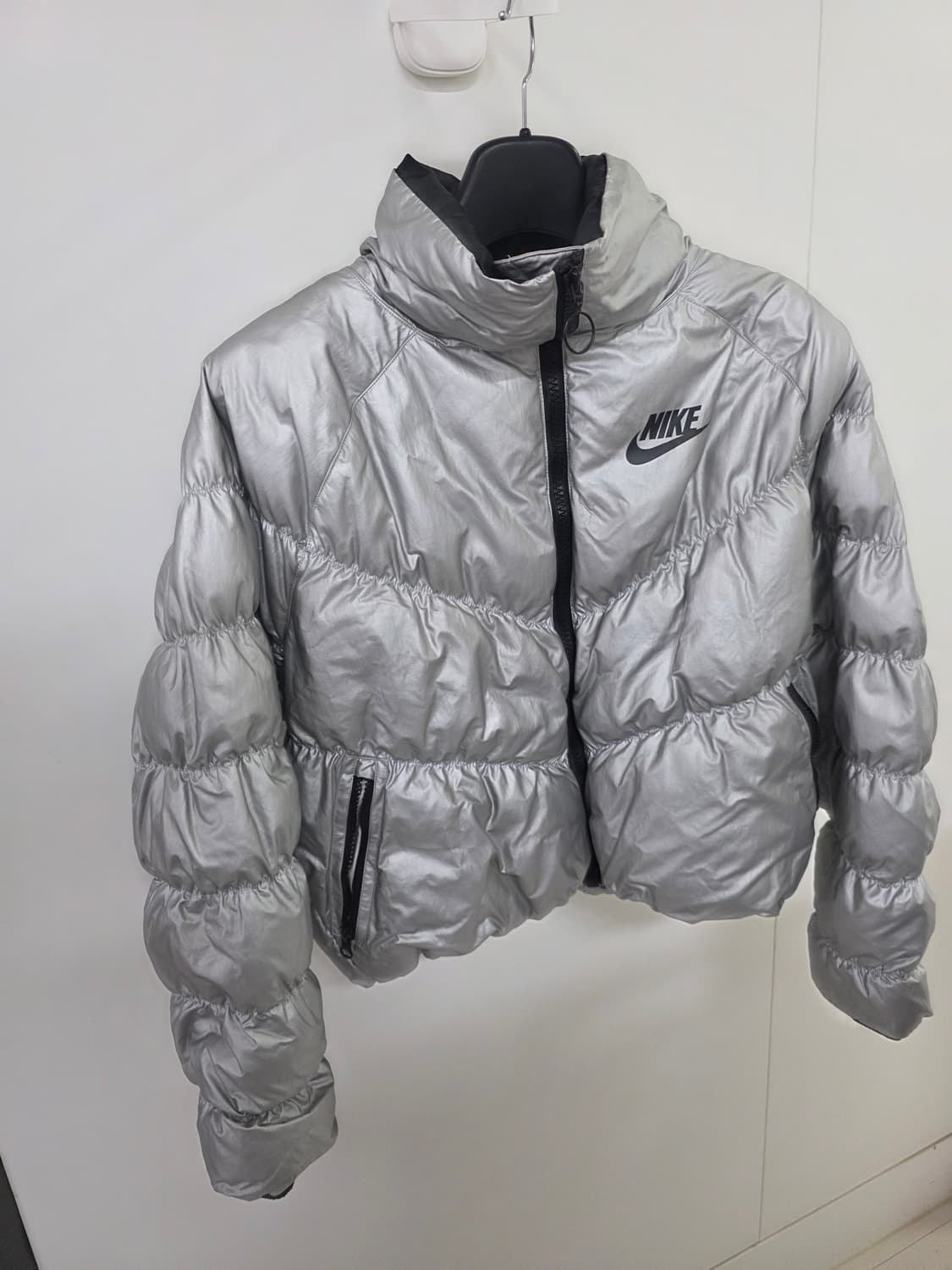 나이키 우먼스 메탈릭 실버 숏 다운 패딩 m 상품이미지1