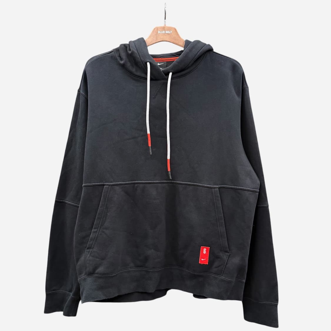 나이키 카이리 어빙 후드티 레드스트링 측면 레터링 디테일 블랙 상품이미지1